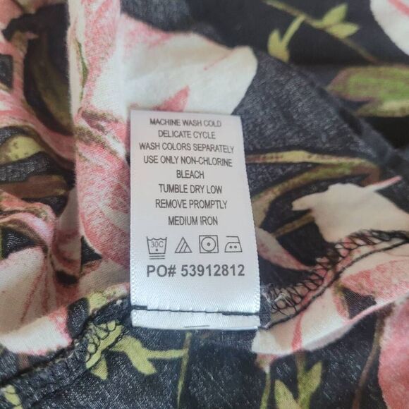 Roaman's 40W 100% cotton dark floral print pleated front button up blouse cottag - Picture 9 of 9